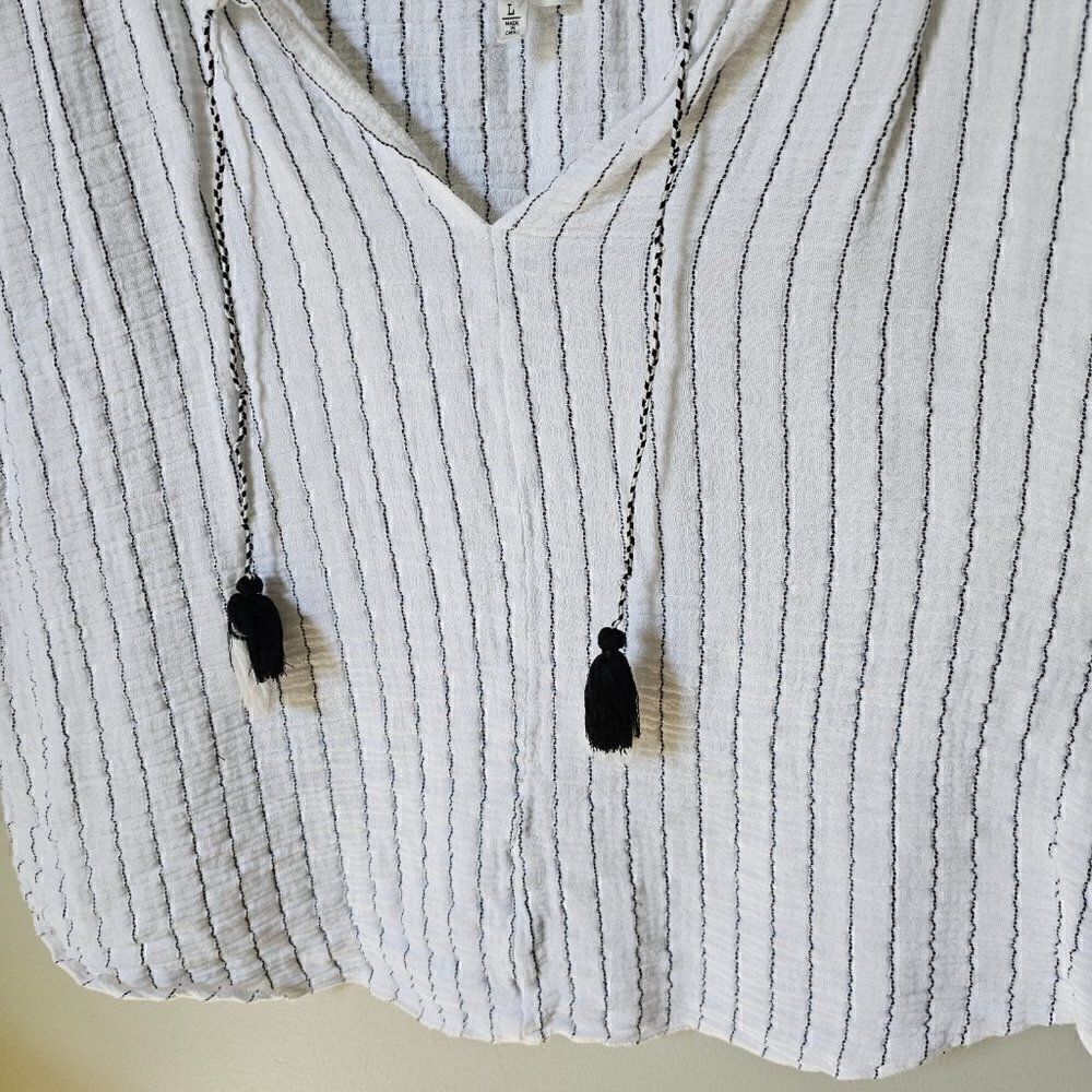 EUC JOIE PIN STRIPED SPLIT V NECK TASSEL ACCENT LOOSE FIT TOP SIZE L - Picture 6 of 15